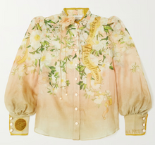 Cargar imagen en el visor de la galería, Women's Cream Blouse with Flower 1