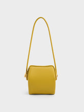 Cargar imagen en el visor de la galería, Ridley Chain-Link Boxy Bag - Mustard