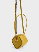 Cargar imagen en el visor de la galería, Ridley Chain-Link Boxy Bag - Mustard